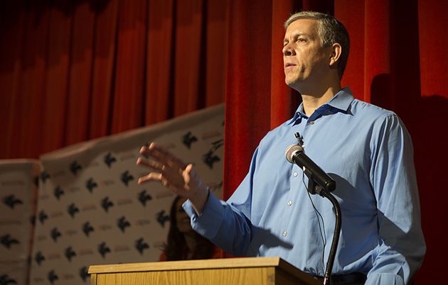 Image of U.S. Education Secretary Arne Duncan praises HESTEC, urges Valley students to go to college
