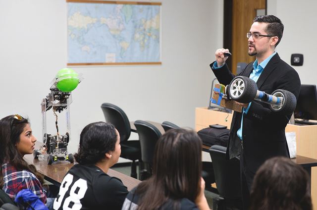 HESTEC: Homegrown robotics entrepreneur shares stories, advice, during HESTEC Student Leadership Day
