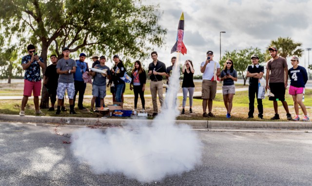 A group of incoming UTRGV freshmen have fun with rockets