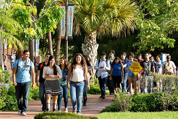 PHOTO 2 - Students, first day, Brownsville Campus