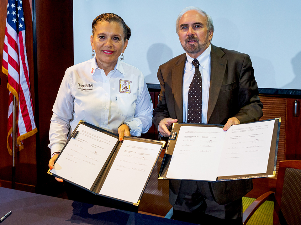 Signing the Memorandum of Understanding documents, displayed here, were Lic. Ana Isabel Lerma Gonzalez, director of the Instituto Tecnológico de Matamoros, and UTRGV President Guy Bailey. (UTRGV Photo by David Pike)