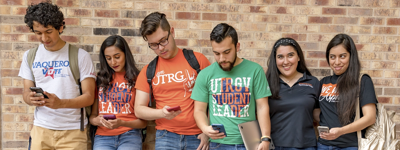 UTRGV Students looking at their phones