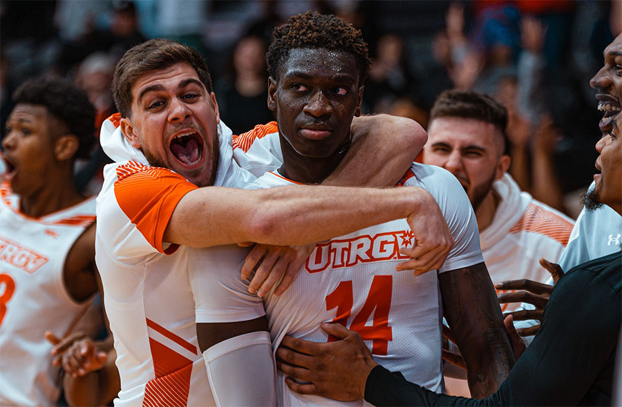 UTRGV Basketball players celebrating the victory.