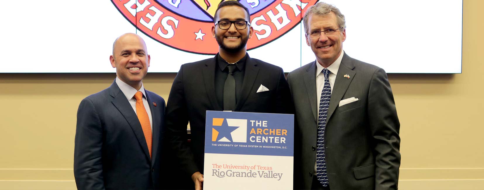 UTRGV student receiving Archer award