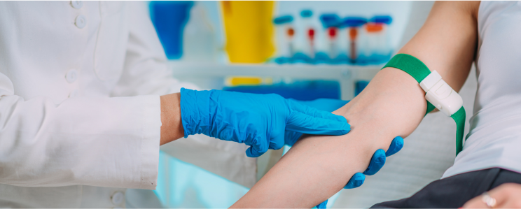 phlebotomist working in a lab setting