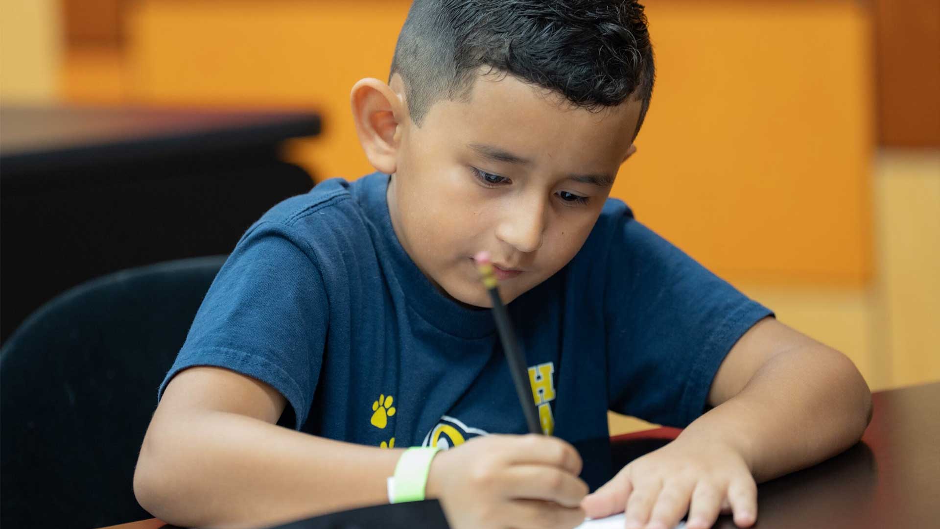 Picture of a kid competing at the Torneo de Ortografia y Batalla de los Libros