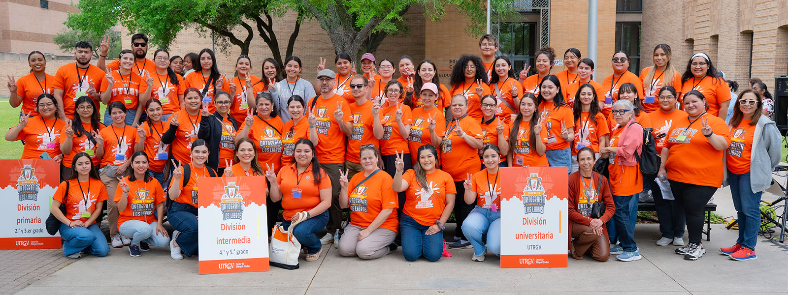Group of Students who competed in the Batalla de los Libros competition