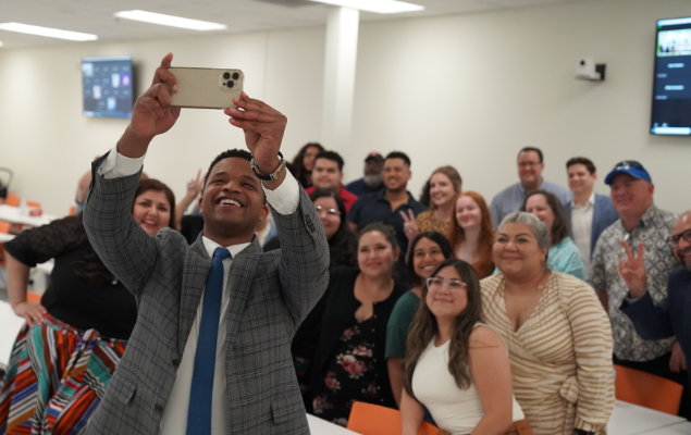 Guest speaker Josh Howard of Brand Geniuz takes a selfie in front of the attendees of his marketing Lunch & Learn.