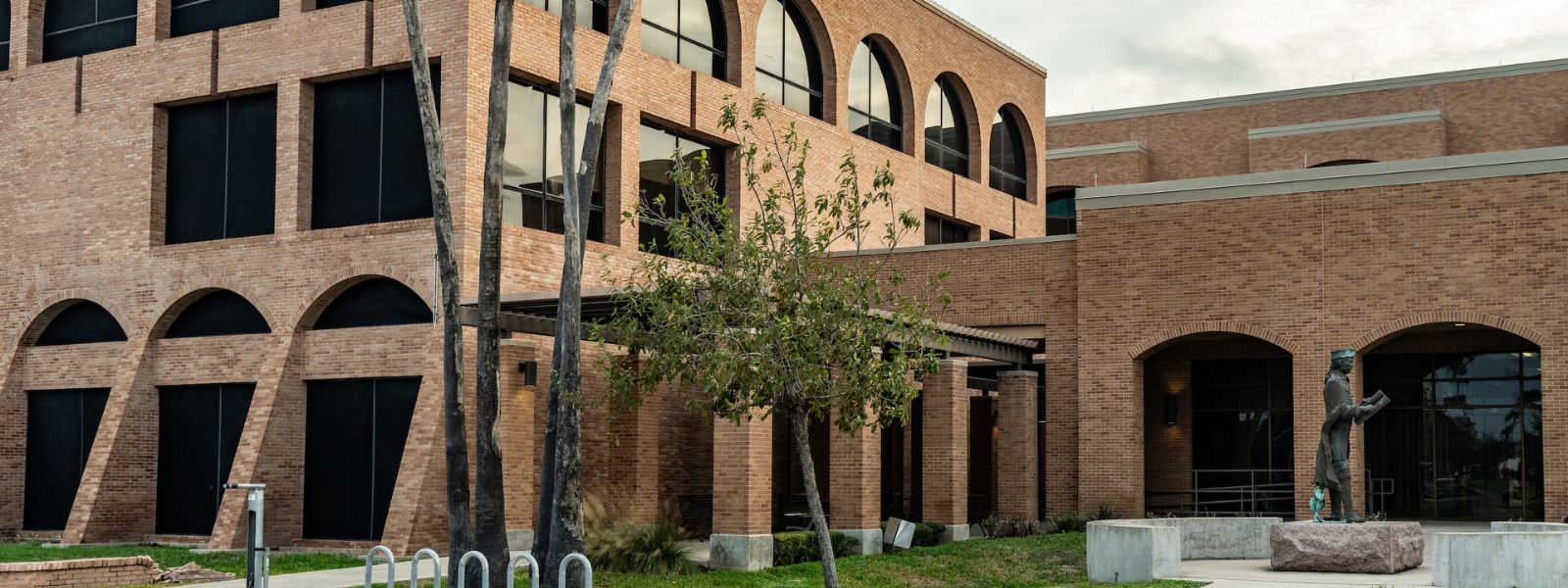 Image of building in Edinburg