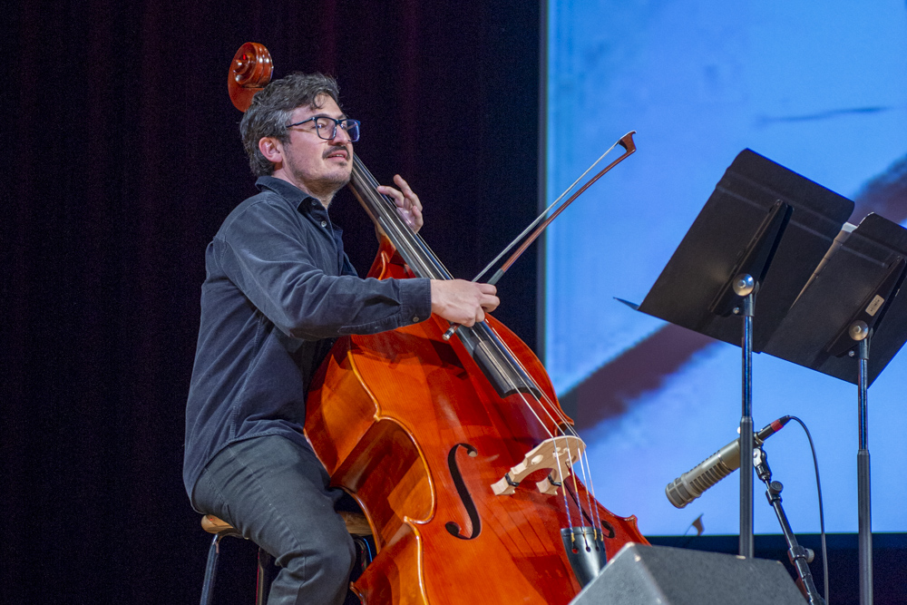 The Low-Frequency Trio is formed by Antonio Rosales (bass clarinet), Juan José García (double bass), and José Luis Hurtado (piano). As a trio, they have performed and held residencies in Mexico, Argentina, and the United States. The innovative sound of the LF3 is yet to be discovered among many audiences, and its musical repertoire has, until now, been practically nonexistent. 6
