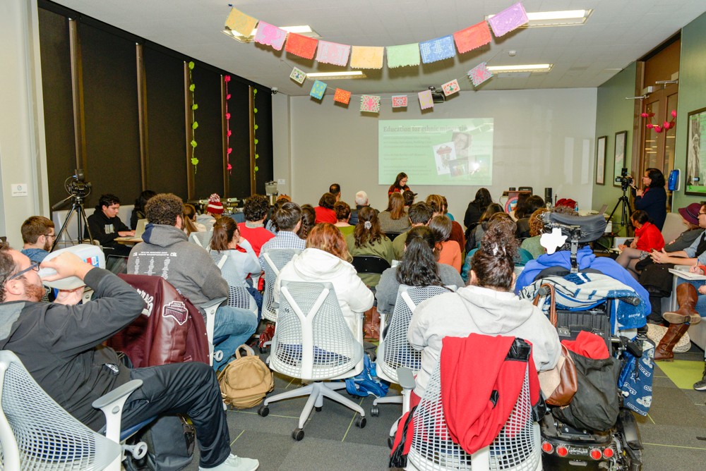 Dra. Carolina Santamaría presented her research on Colombian soundscapes including danza tradicional, música regional, and recordings of Andean, Caribbean, and Afro-Colombian music compiled by Dra. Santamaría and the Músicas Regionales group at the Universidad de Antioquia, Medellín, Columbia. Dr. Santamaria visited both campuses for her lectures and attended graduate seminars in Edinburg and Brownsville. 3