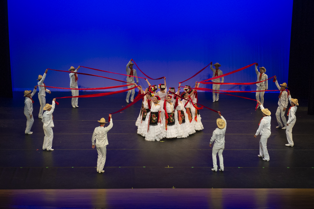 The Ballet Folklórico de la Universidad Veracruzana was invited by the Center for Latin American Arts to visit the United States and perform with UTRGV dancers in Edinburg and Brownsville in December 2019. The Center for Latin American Arts also hosted workshops to teach Ballet Folklórico with the performers from the Universidad Veracruzana at twelve public schools in the Rio Grande Valley in December. Our community engagement committee made the BFUV concert more successful than any other event. 1