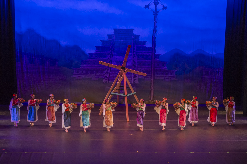 The Ballet Folklórico de la Universidad Veracruzana was invited by the Center for Latin American Arts to visit the United States and perform with UTRGV dancers in Edinburg and Brownsville in December 2019. The Center for Latin American Arts also hosted workshops to teach Ballet Folklórico with the performers from the Universidad Veracruzana at twelve public schools in the Rio Grande Valley in December. Our community engagement committee made the BFUV concert more successful than any other event. 8