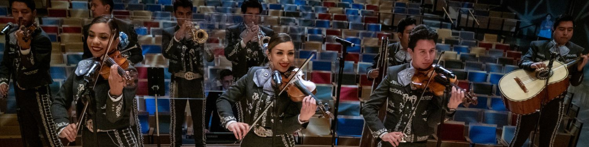 Mariachi Aztlan performs 