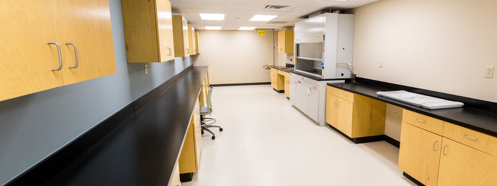 UTRGV empty lab.