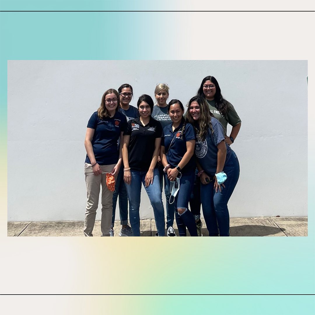 Group of students posing for photo.
