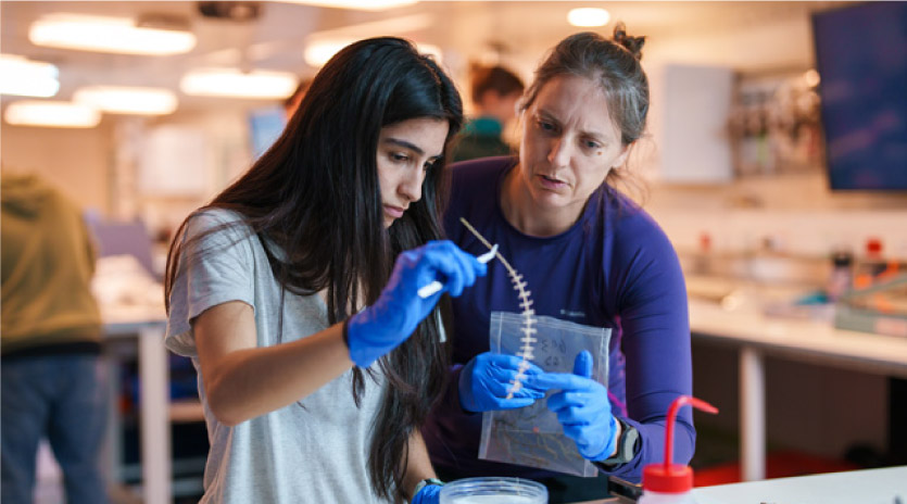 Erin Easton (UTRGV assistant professor with the School of Earth, Environmental and Marine Sciences and Schmidt Ocean Institute chief scientist) and Elyssia Gonzalez (a UTRGV grad student pursuing a master’s degree in Ocean, Coast and Earth Sciences) work together in the Research Vessel Falkor (too)'s Main Lab.