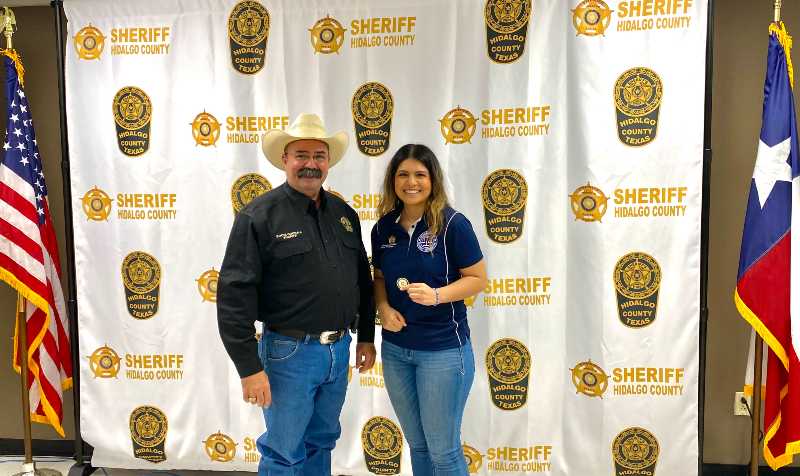 Student taking picture with Sheriff 