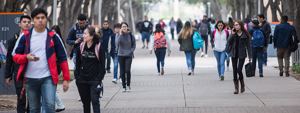 UTRGV Students walking around campus.