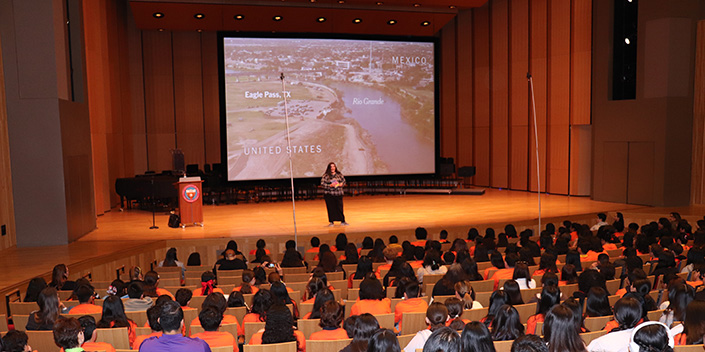 guadalupe-garcia-mccall-presents-at-festiba