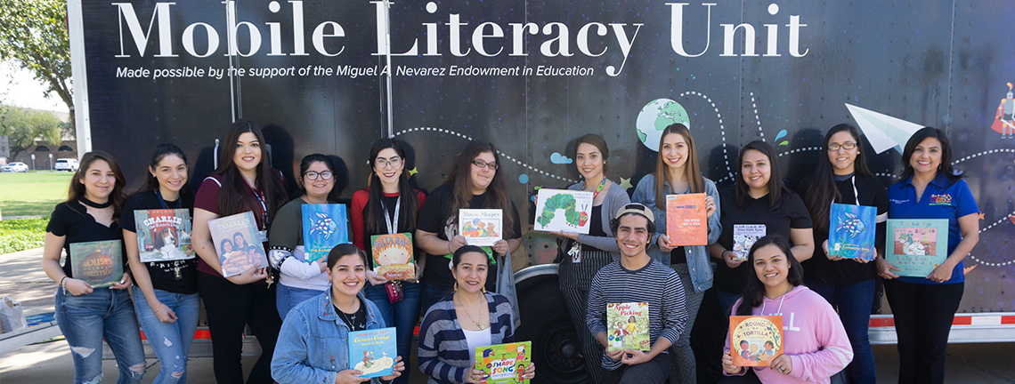 Hidalgo County Head Start Children visit Mobile Literacy Unit