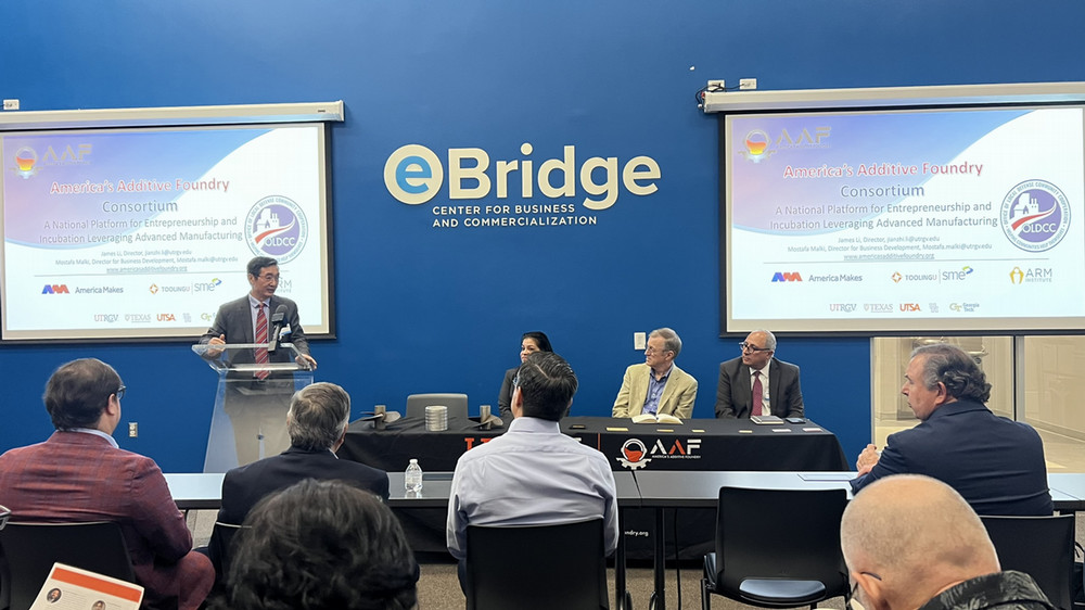 Dr.Li Presenting