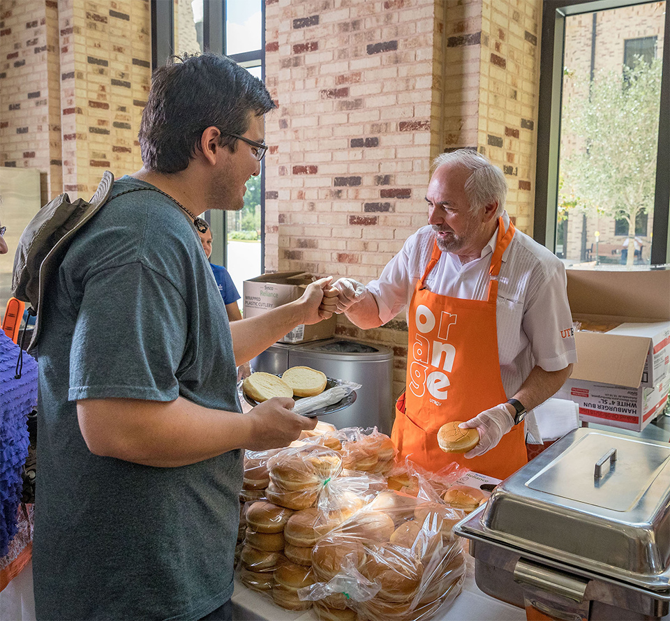 UTRGV President Guy Bailey and his leadership team served up burgers, snacks and drinks to hundreds of UTRGV students, staff and faculty during the annual Picnic with the President. The picnic, part of the Best Week Ever activities during the first week of the fall semester, was held in the new Music, Science and Learning Center, located on the Brownsville Campus, Tuesday, Aug. 28. This was an opportunity for UTRGV to show off its newest facility while welcoming its Vaqueros home.