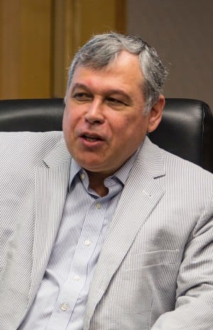 Dr. Alberto Davila