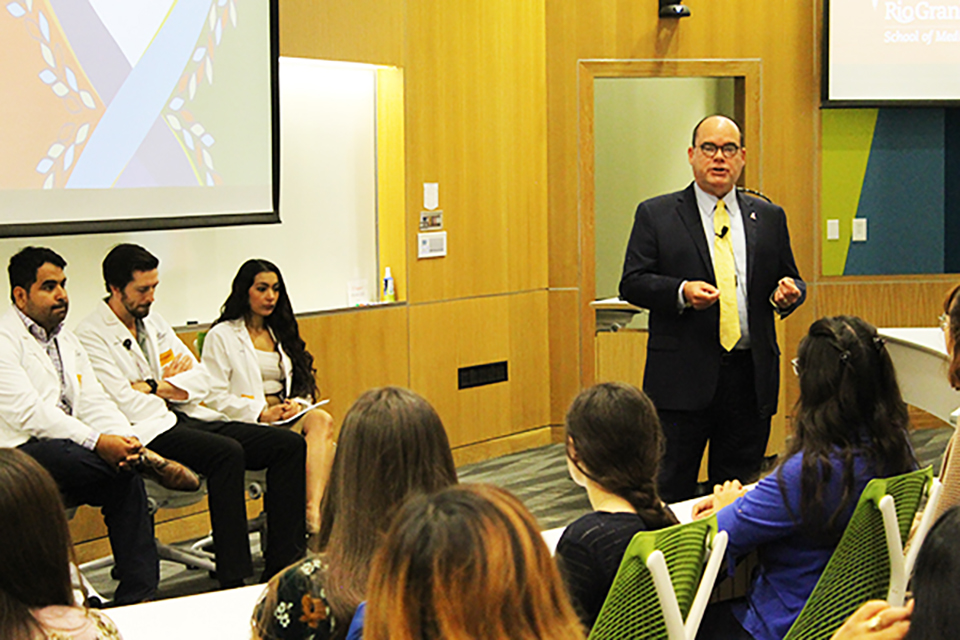 Dr. John H. Krouse, executive vice president for Health Professions and dean of the UTRGV School of Medicine, talks to high school students about career opportunities in the health professions and what they should do to prepare for a career in health care. More than 1,000 middle and high school students visited the School of Medicine’s Medical Education Building during HESTEC Week 2018 to learn more about career opportunities in the health professions. (UTRGV Photo)