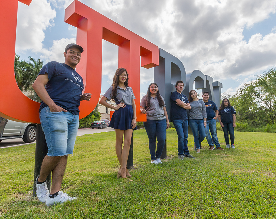 UTRGV helps high school students get a jump on college credits by allowing them to enroll, free of charge, in its Dual Enrollment Program. During the fall 2017 semester, 576 students were enrolled in the program; but that number jumped to 722 for the fall 2018 semester. A study by The UT System looked at dual credit programs and found a student’s exposure to one dual credit course can have a significant impact on his or her academic success. Pictured are former UTRGV dual enrollment students, from left: Elias Frias (Brownsville Early College High School, now a senior at UTRGV), Emma Medellin (Early College High School in Harlingen, now a UTRGV graduate), Mayra Tovar (Brownsville Early College High School, now a UTRGV graduate), Jaime Fonseca (Brownsville Early College High School, now a senior at UTRGV), Magdalena McKula (Brownsville Early College High School, now a UTRGV graduate), Enrique Granados (Trinidad Garza Early College High School in Dallas, now a senior at UTRGV) and Nallely Flores (Brownsville Early College High School, now a senior at UTRGV). (UTRGV Photo by David Pike) 