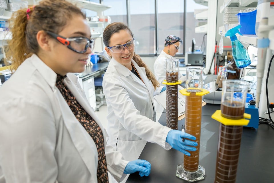 Lilly Elliott, a UTRGV environmental science student from Pharr, works on soil research with Dr. Engil Pereira (right), assistant professor of soil ecology in the UTRGV School of Earth, Environmental, and Marine Sciences.