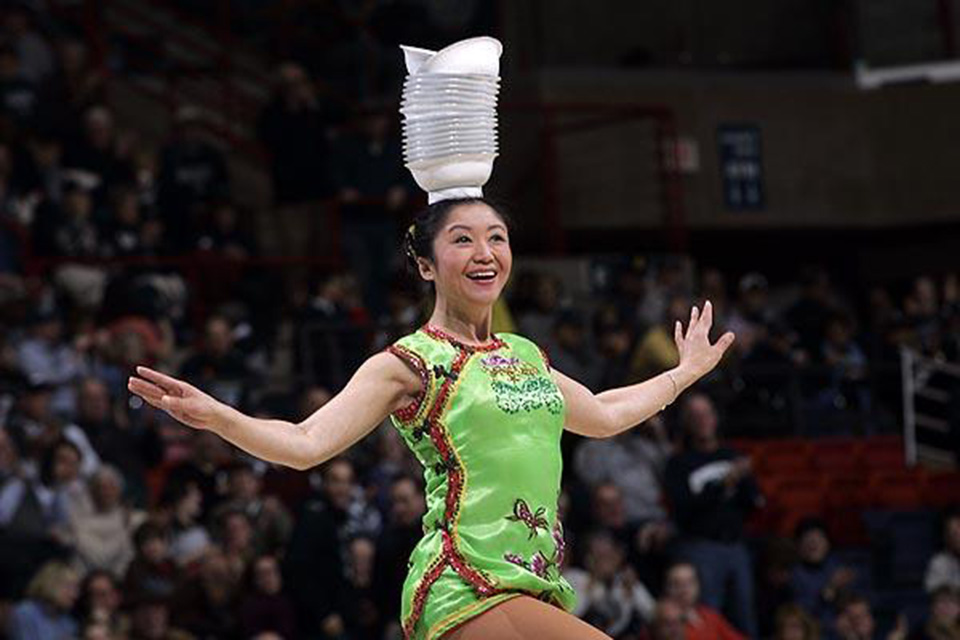 Rong Niu (Also know as Red Panda) performing