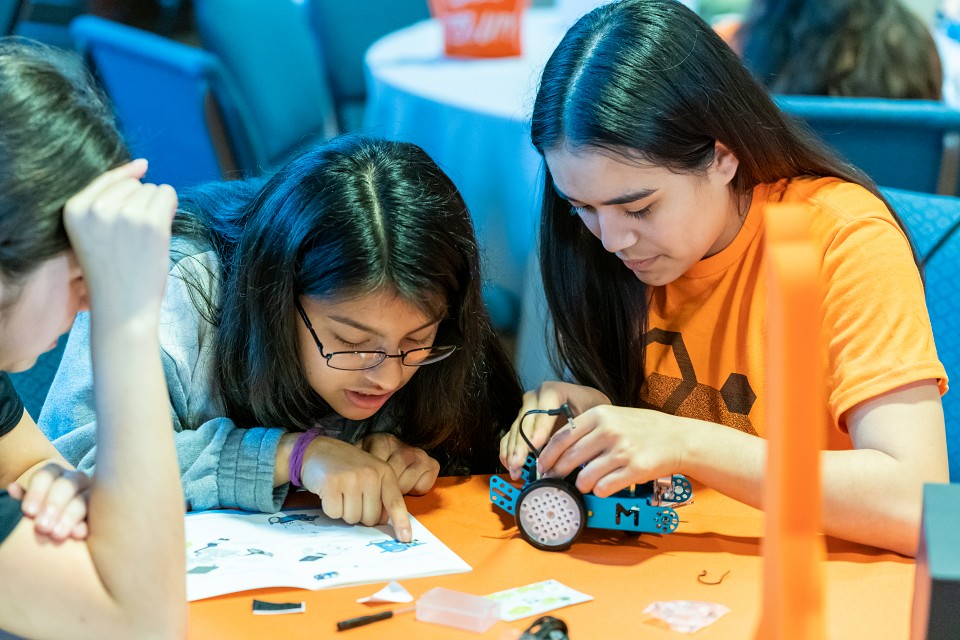 Gear-Up high school students build/compete with robots