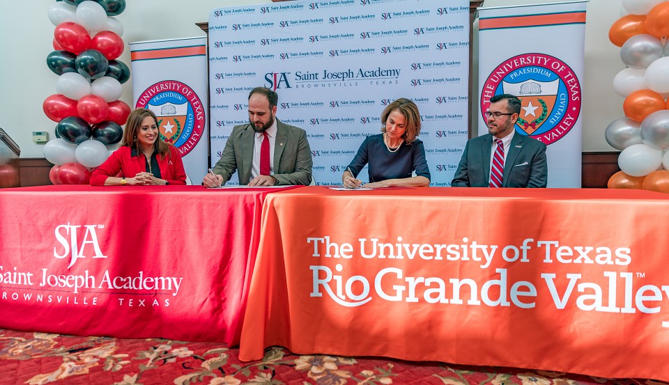 UTRGV and SJA sign MOU