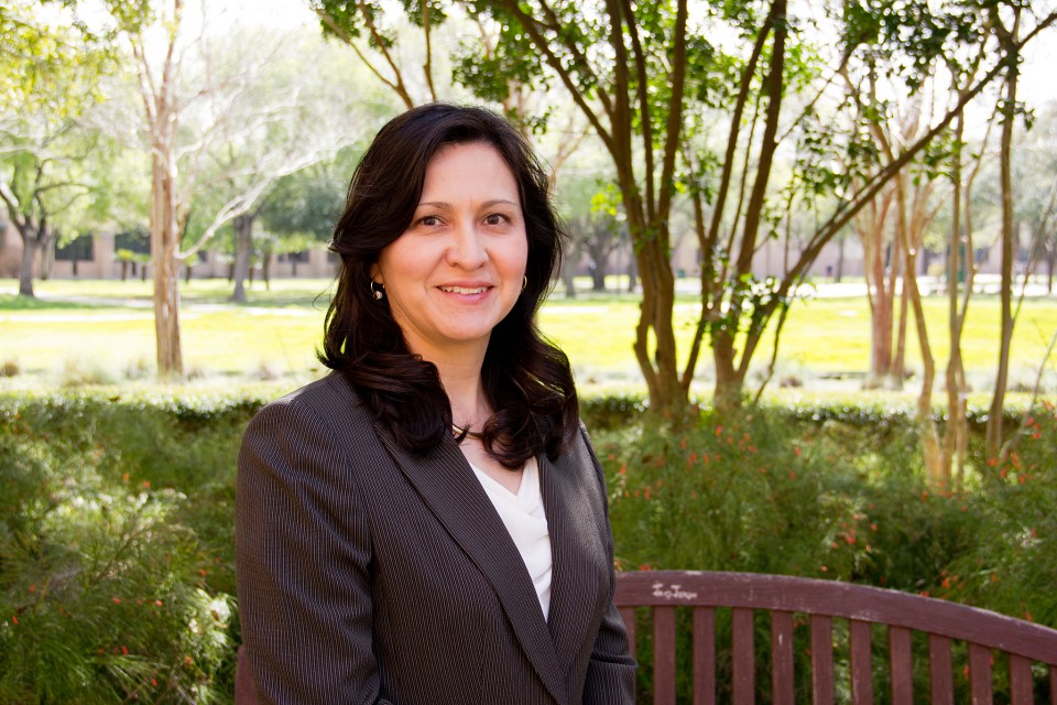 Dr. Cristina Villalobos