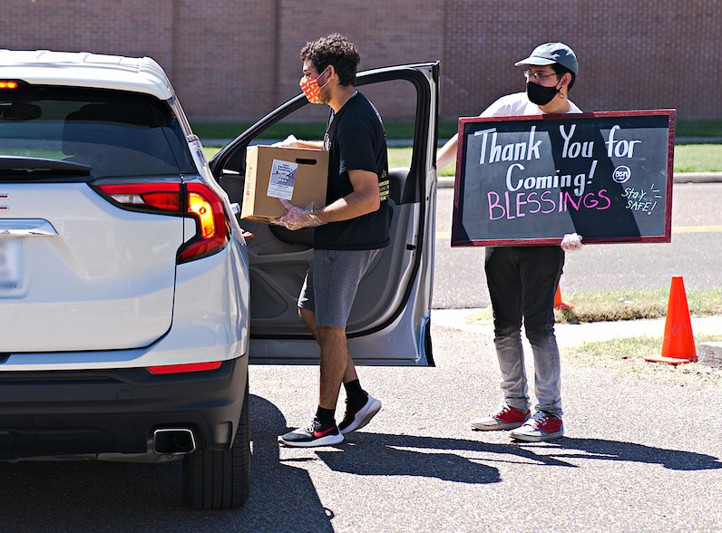 UTRGV Baptist Student Ministry (BSM) giving out food