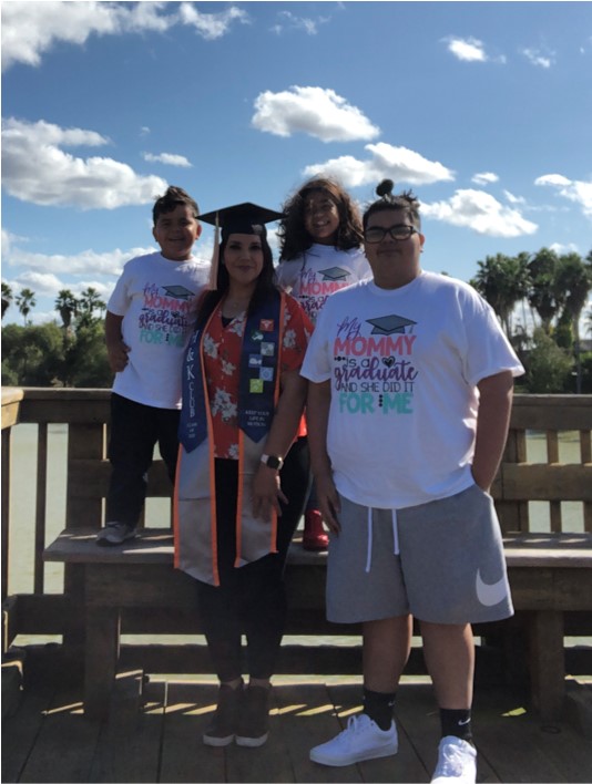 Jennifer Brouwen, from Edinburg, celebrates her big day with her family. She earned a Bachelor of Science in Exercise Science (Occupational Therapy). (Courtesy Photo)