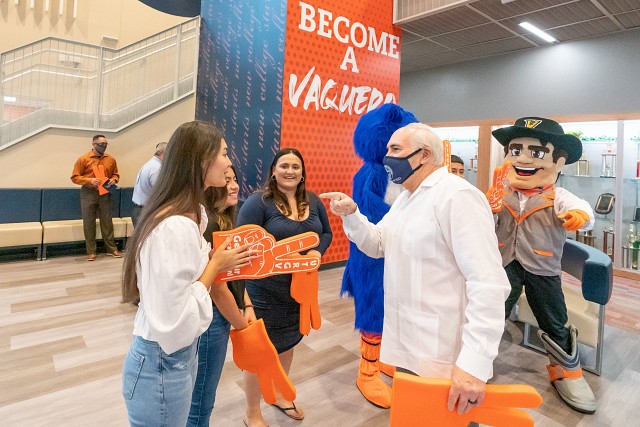 President Guy Bailey and students