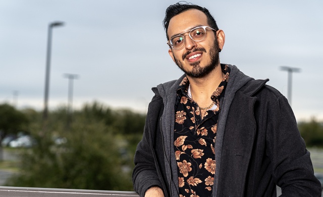 Moises Castillo, UTRGV doctoral student in Physics