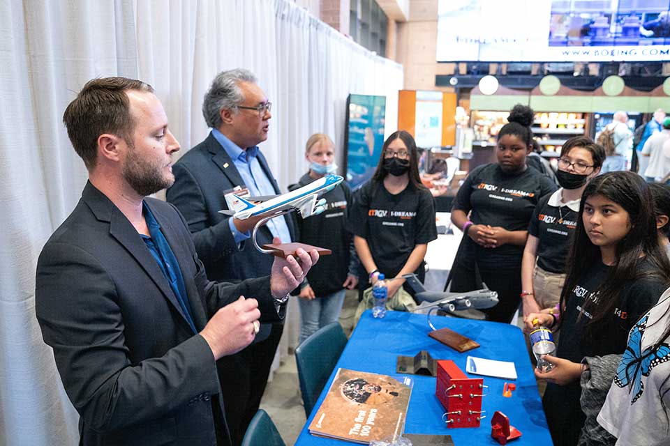 UTRGV I Dream 4D. group of students shown a engineering product