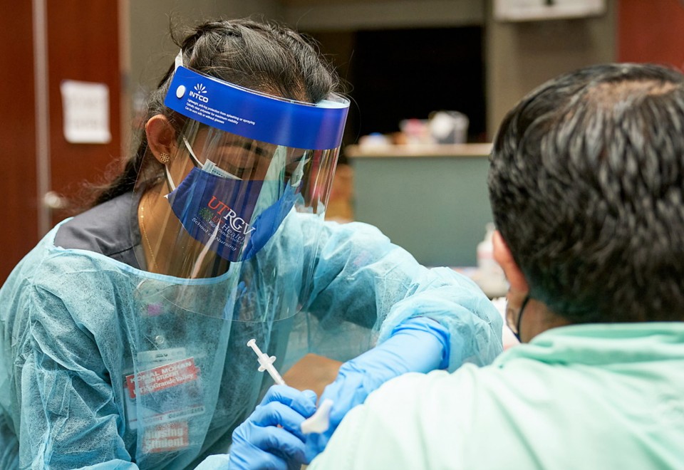 UTRGV nursing student administering COVID vaccine