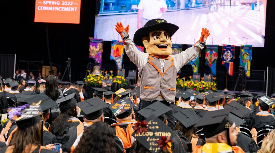 2022 Commencement Picture with Vaquero Mascot