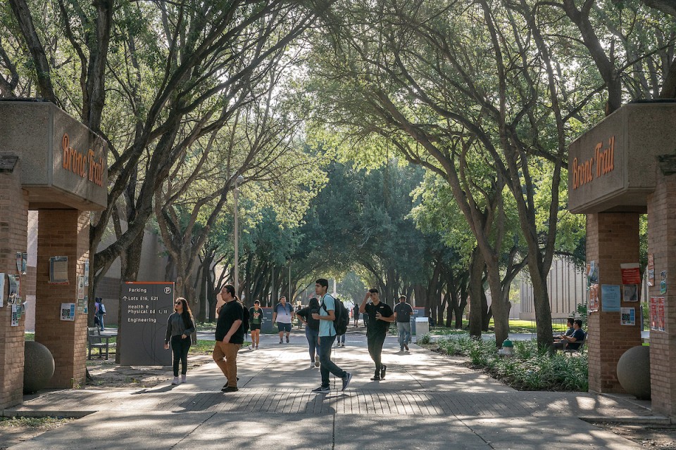 Hispanic Outlook on Higher Education Magazine has ranked UTRGV second in the country for awarding bachelor’s degrees to Hispanic/Latino students, in its annual “Hispanic Outlook Top 100 Colleges and Universities for Hispanics” edition.