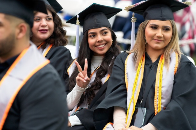 V’s Up to the 2,660 UTRGV graduates who received degrees this weekend, Dec. 16-17, in Brownsville and Edinburg.