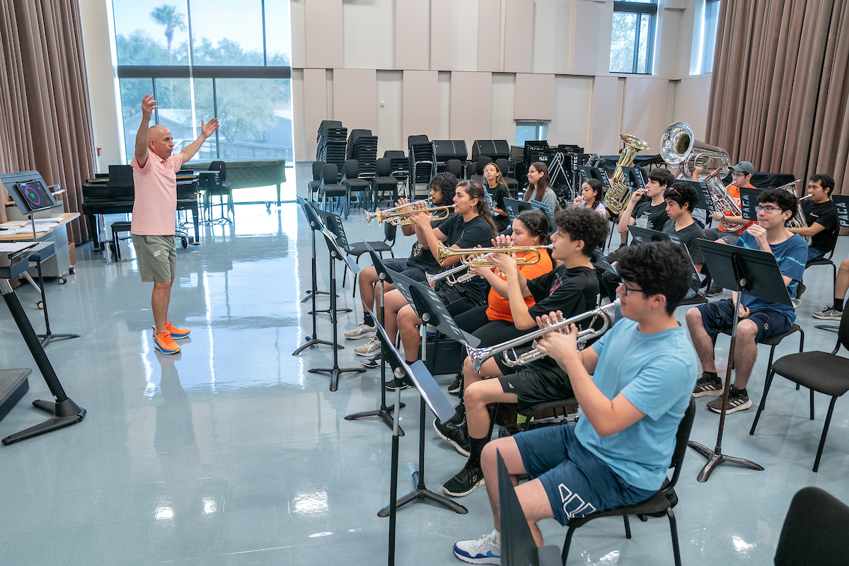 utrgv marching band director ronnie rios and utrgv students