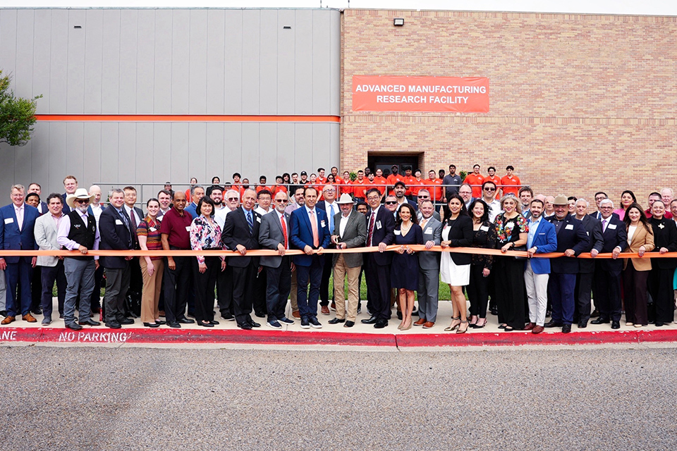 UTRGV celebrated the grand opening of its new Advanced Manufacturing Research Facility (AMRF) on Monday, May 5. This 14,000-square-foot space will drive innovation and prepare students for careers in advanced manufacturing. 