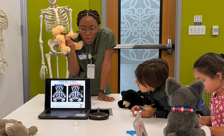 A UTRGV School of Medicine student teaches children ...