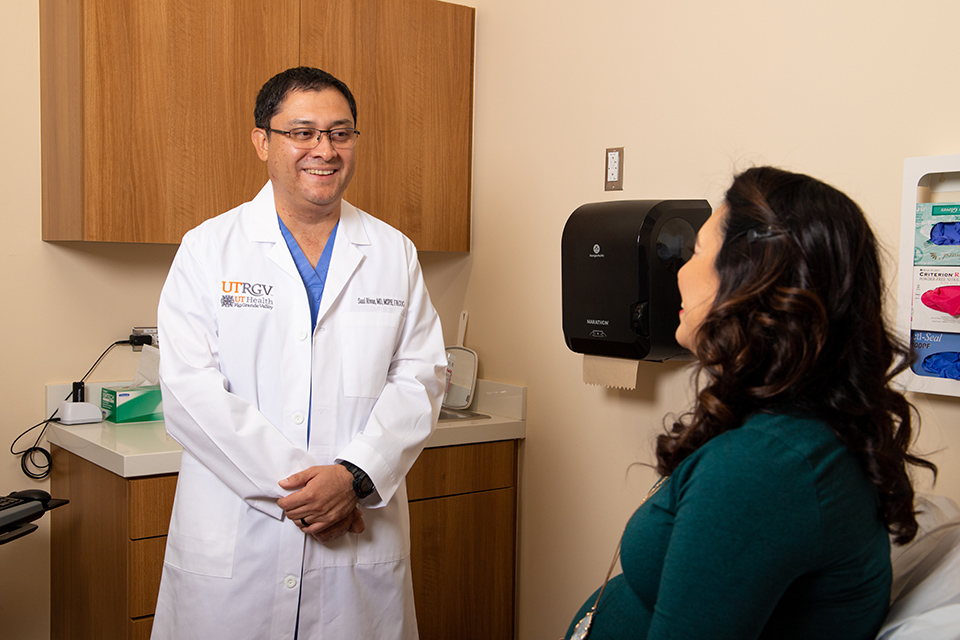 Dr. Saul D. Rivas, assistant professor of Obstetrics & Gynecology under the Women's and Children's Division of the Department of Primary and Community Care at the UTRGV School of Medicine, site principal investigator and medical director for Healthy Mujeres, meets with a patient. (UTRGV Archival Photo by Jennifer Galindo)