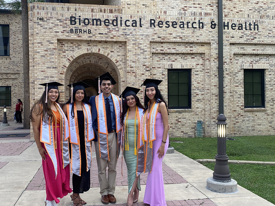 First cohort of B2BMED scholars graduated this spring.