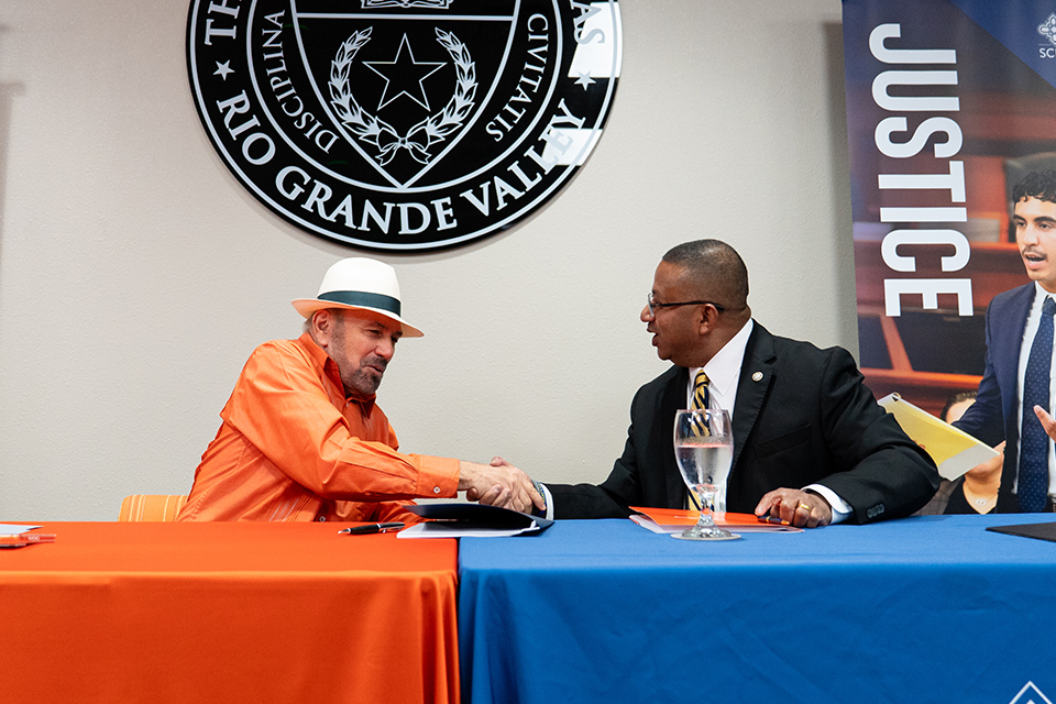 UTRGV President Guy Bailey and St. Mary’s University President Winston Erevelles sign the MOU to kick of the law hub at UTRGV.